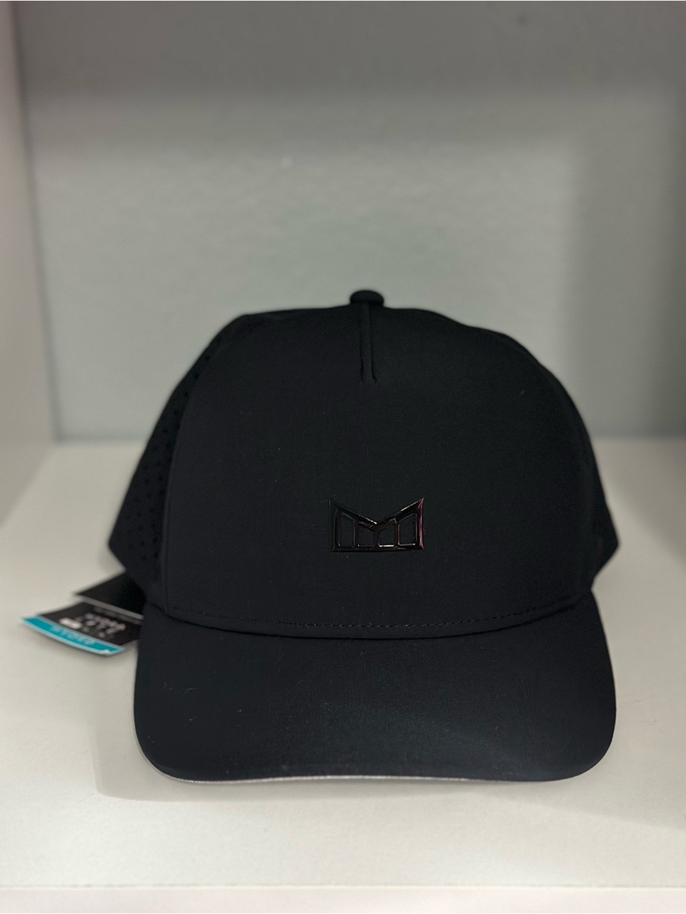 Melin Odyssey HydroLite Black Performance Hat Snapback Size Small NWT